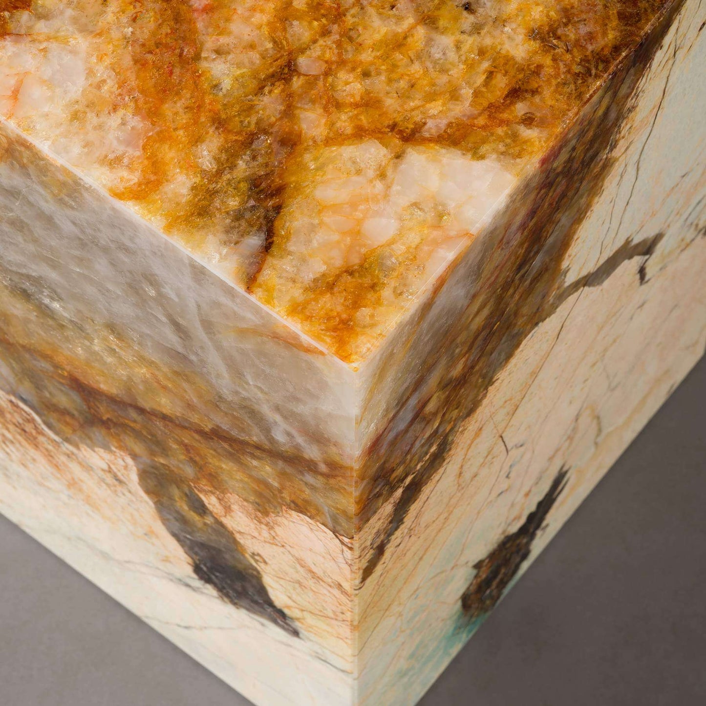 Cube Patagonia Marmor Beistelltisch